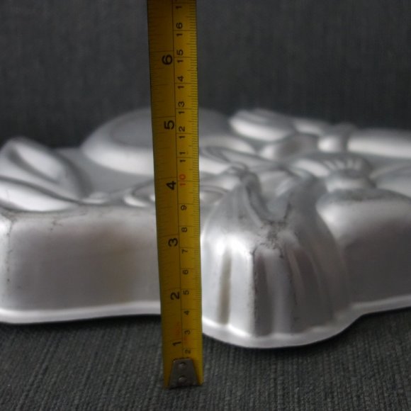 Vintage Bugs Bunny 1989 Warner Bros. Inc. Cake Mold - Picture 8 of 13